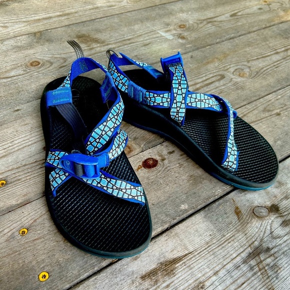 blue chacos - Picture 1 of 4